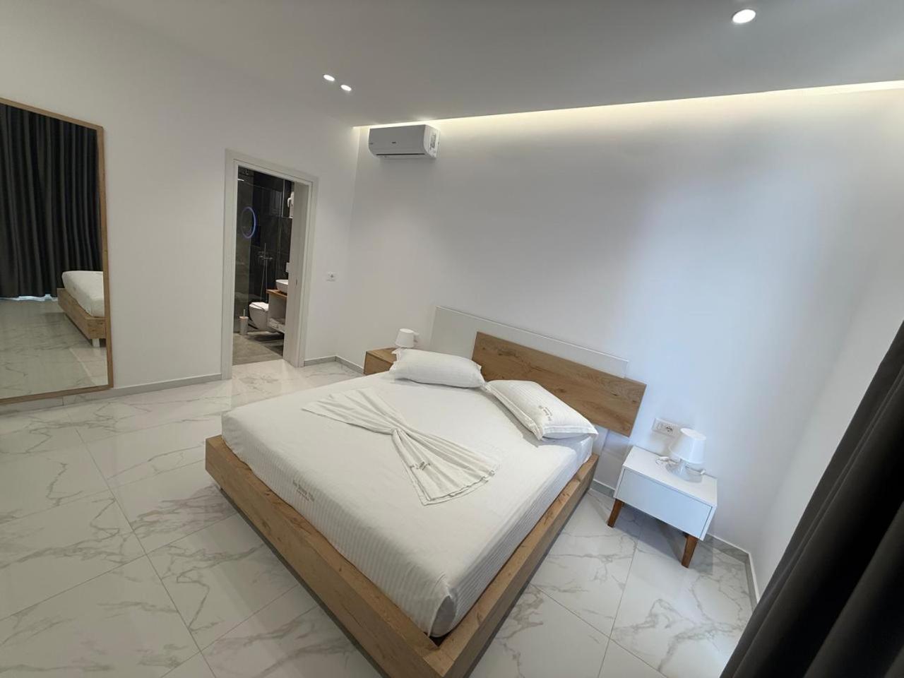 Sea Breeze Villa Sarande Exterior photo